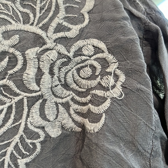 Johnny Was Gray Embroidered Blouse 👚 - Picture 11 of 13